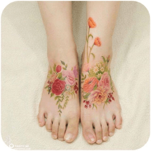 Tattoo inspiration - beautiful flowers 💐🌷🌹🌻🌺🌼 credit to original artist.