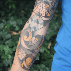 geometric sleeve in progress .#tattoo #tattoolife #tattoolifemagazine #ink #inked #geometrictattoo #tätowierung #tattooartist #neotraditional #ntgallery #customdesign #subcutis #royschmidt #nofilter 