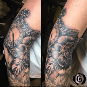 Added a rose and pocket watch to an existing piece by another artist. Didn't get to put any white in the Rose as it's got just a little tender towards the end....until next time. Thanx Zoe @zoe_painter1993 ✌🏻 Proudly sponsored by @tattoolandsupplies #teamtattooland #tattoolanduk #tattoos #tattoo @worldfamousinks #ukartist @hustlebutterdeluxe @totaltattoo #creativechaos #ladytattoers #phoenixbodyart #willenhall #clairebraziertattoo
