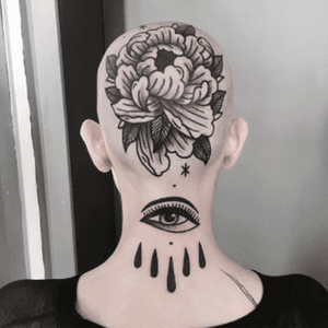 Scalp tattoo by Matiktattoo #scalptattoo #flowers #blackwork