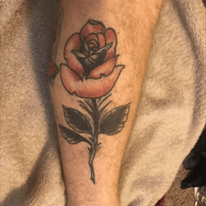 Tattoo by Jeff Thompson at Woodwork Tattoo and Gallery in Poulsbo,WA #traditional #neotraditional #rose #legtattoo 
