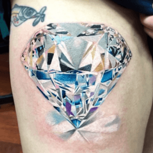 Stunning #diamond by #GaryParisi of #maydaytattooco #realistic #color #leg #thigh 