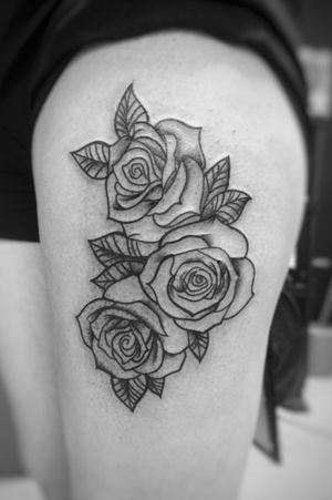 #designnotmine #flowerstattoo #lineartattoo 🌹🍃