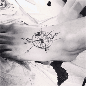 Ana Laura's delicate tattoo #feminine #geographic #patriciamara #foottattoo #linework #blackwork 