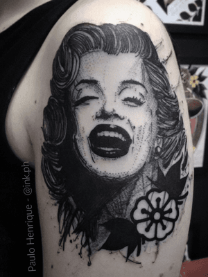 Marilyn Monroe #marilynmonroe #tattoo #tattoos #tatuagem #portrait #face #woman #black #blackwork #blackworkers #blackworktattoo #blackworker #ink #inked #pinup #classic #realism #linework #dotwork #dotworktattoo #sketch #traditional #flower #flowers #solid #caixasdosul