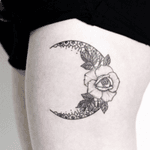 Crescent moon for Virginia, thank you!! 💫✨ ________ #rachainsworth #moontattoo #tattoo #floraltattoo #thightattoo 