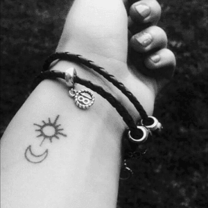 Might get this one with my bestie 🌜🌞_____#tattoo #wristtattoo #simple #moon #sun #tattoodo 