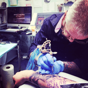 When i was being tattooed by Louis Molloy. #Tattoo #Artist #Manchester #Northampton #LouisMolloy #Tiger #Arm 