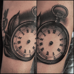 Pocketwatch #blackwork from the other day. Using #worldfamousink 