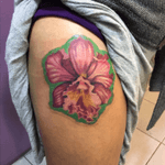 Ochid tattoo #colorrealismtattoos #inkedgirl #flowertattoo #girlswithtattoos #mexicantattooartist #tatuadoresmexicanos #orchidtattoo 