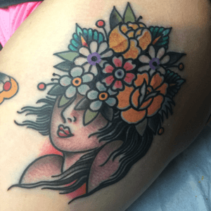 Flower head #flowerhead #flowertattoo #tattoo #Tattoodo #hiptattoos 