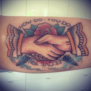 Traditional Handshake Tattoo by Fabian Nitz of Rose Of No Man's Land / Berlin, Germany #handshake #traditional #fabinitz #hands 