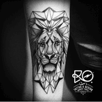 Artist #robertpavez #botattoo #geometric #linework #animal #lion 