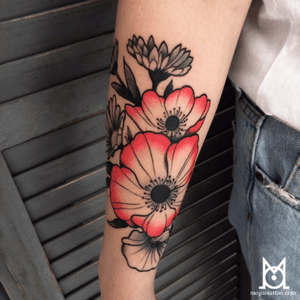 By Mo, Done at Mojito Tattoo, Toulouse, France. www.mojitotattoo.com #tattoo #toulouse #ink #mojitotattoo #poppy #flowertattoo #colortattoo