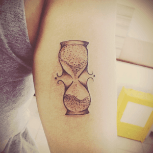 The Time! Desenvolvida agora #timetattoo #tattooinkspiration #tattoodo #tattooedgirls #tattoolove #tattooampulheta 