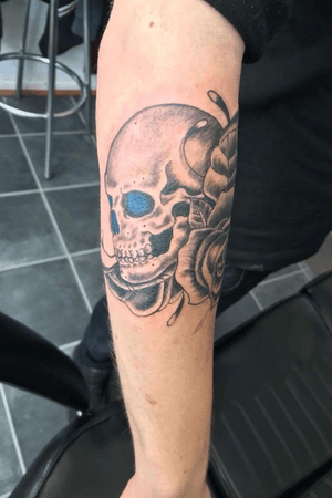 First Ever Tattoo, still love it All done by Muff at Ultimate Art Studios in Birmingham, England #Skulls #skullsandroses #rosestattoo #rose #blueeyes #firsttattoo 