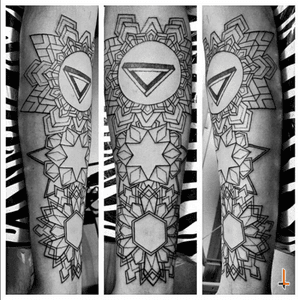 Nº336 #tattoo #ink #inked #geometry #geometric #sacredgeometry #lines #challenge #bigtattoo #halfsleeve #hexagon #hexagonal #mandala #mandalas #dotwork #star #hereforever #bylazlodasilva