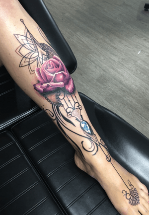 Shin piece from back in 2016! #thescientist #travellingtattooist #ornamentaltattoo #jeweltattoo #gemtattoo #rose #jewel #ornamental #ornate #blackwork #dotwork #realism #hennism #floraltattoo #tattoodo #tattoodoApp #tattoo #ink #inkedgirls #tattooedgirls #tattoooftheday #amazingtattoos #tatouage #tatuaje #tatuagem #ryansmithtattooist #tattooartist 