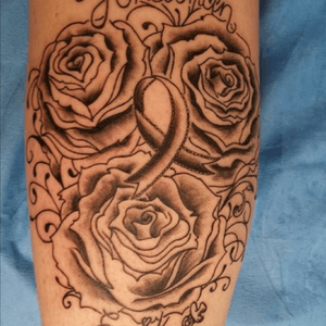 Tattoo de rosas y nombres 🌹 Ary Tattoos