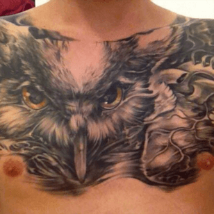Finished my chestpiece, sorry for the bad quality of the photo. #owl #realistic #heart #blackandgrey #thefinestbeefshop #polakpool 