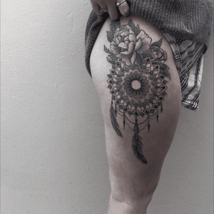 Dot work geometric floral piece #tattoo #tattooart #tattooartist #mandalatattoo #dotworktattoo #art #peony 