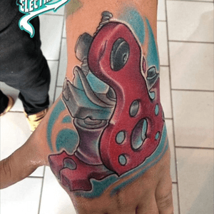 Tattoo machine new school done with all electric ink profucts! Sponsored by Electric ink! #electricink #electricinkartist #electricinkproteam #newschool #newschooltattoo #fullcolors #fullcolortattoo 