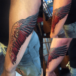 ⚡️ Le tattoo du guerrier @charlie_enzo 😊⚡️ - et toi, #tuveuxdutattoo ?- #tattoo #tattoos #tatouage #tatouages #ink #inked #art #lunderskin #lamaisonclosetatouage #paris #16eme #aile #wing #wingtattoo #bird #birdtattoo #red #redwings #realistictattoo #coloredtattoo #happysunday
