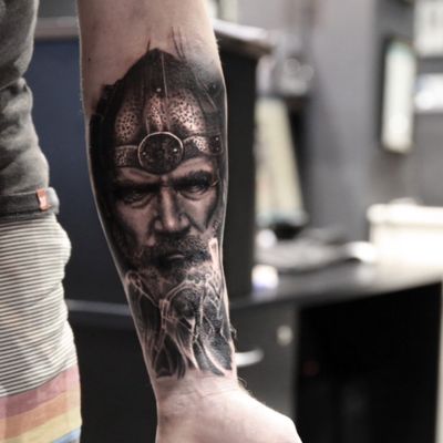 HR Tattoo Shop - Glasgow - ODIN, god of war and god of dead Done by Anita  #glasgowtattoo #vikingtattoo #odin #odintattoo #hrtattooshop  #blackandgreytattoo #realistictattoo #raven #raventatoo #valknut  #valknutsymbol #crow #crowtattoo #scotlandtattoo