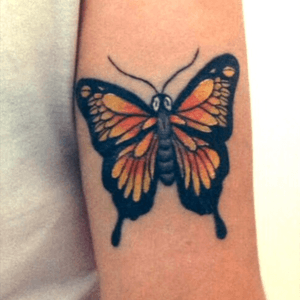 Tattoo da Maria Carolina Garcia, feita em uma sessão com #electricinkpigments e #electricinkmachines na parte superior traseira do braço direito! #tattoo #tattooforever #tattoer #butterflytattoo #leandronavarrotattoer