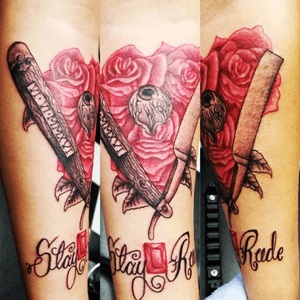 A straight razor with roses and an eye #straightrazor #roses #eyeball #eye #traditional 