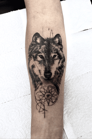 Wolf in black and grey whit some geometric figures #wolf #blackandgrey #geometric #tattoo #inked #tattooart #tattooartist