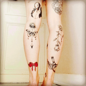 Work still in progress 😼#legs#TattooGirl#roses#knife#butterfly#matriosca#wings#heart#black#dark 