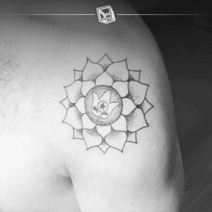 Tat No.45 #tattoo #mandala #shield #selfrealizationfellowship #yogananda #guru #floral #dotwork #bylazlodasilva