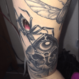 3rd tattoo is finished. My beautiful spider with a planchette #blackabdgrey #blackAndWhite #witchy #tattocravings #insectattoo #placement #planchette 