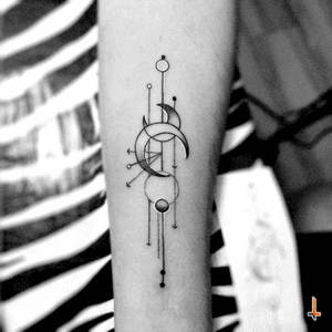 Nº283 #tattoo #tatuaje #ink #inked #geometric #geometrictattoo #geometry #moon #moontattoo #lines #finelines #dots #circles #bylazlodasilva