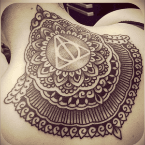 Tatt by @jackpeppiette Gorgeous pattern. Love this. Want a smaller version on my wrist.