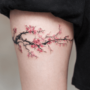 plum blossom :) #orientalpainting #plumblossom #watercolor #flowertattoo 