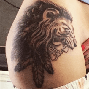 #taylatiger #lion #scull #feathers #sexygirltattoo 