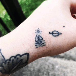 Stick and poke style sail boat on waves. Free handed