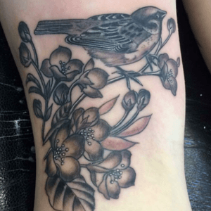 Bird and flower design done on the back of the knee #blackandgrey #blackandgreytattoo #birdtattoo 
