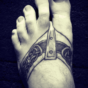 I got this done years ago and its still a favourite from my collection. #foottattoo #myleftfoot #flipflop #thongs #celtic #celtictattoo 