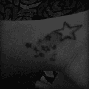 My very first tattoo when I turned 18. A shooting star! Howninlove stars! 