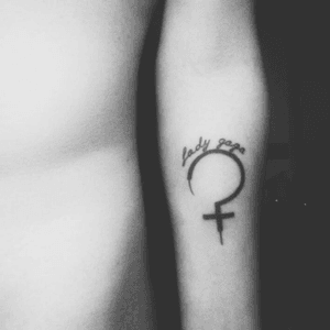 My #firsttattoo #ladygaga did a lot for me helping me getting out from sadness and illness. #venus #ladygagatattoo #minimaltattoo #linetattoo My tattoo studio Cinzia Bigoni on Facebook 