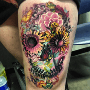 Flowers skull @pro-t-ink @worldfamousink @dermalizepro @ohanaorganics #skull #tattooskull #flowerskull #tattoo #realistic #italiantattooartist #roma #protink #evo10 #evo24 #tattoostation