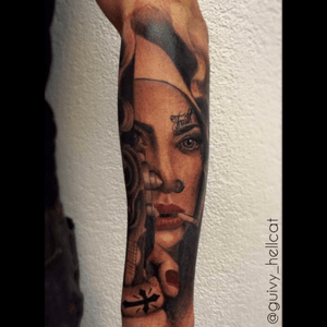  #girlgang #tattooedgirl #sinner #religioustattoo #chicano #chicanostattoo #glock #9mm #gun #guivy #artforsinners #tattoo #tatouage #geneva #geneve #switzerland