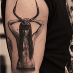Pretty hot! #horns #antlers #woman #sexy 