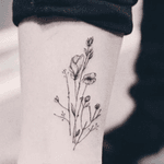#flowers #black #lines #helenxutattoo @helenxu_tattoo