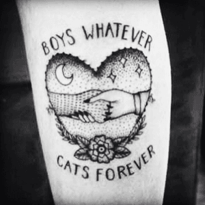 Boys whatever, cats forever 💖 Por #JuliaBicudo #cat #cattattoo #gatotattoo #catlover #catlovers 