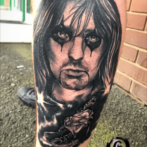 Completed this 1970’s Alice Cooper for @davidyoungmusic_ Had a great time tattooing this, thanx so much matey! And have a great time meeting up with the main man again next month! 😁 Proudly sponsored by @tattoolandsupplies #teamtattooland #tattoolanduk #tattoos #tattoo @worldfamousinks #ukartist @hustlebutterdeluxe @totaltattoo #creativechaos #ladytattoers #willenhall #clairebraziertattoo #scartattoo @inkin.mag #inkinmag @hulkproseries @immortalinnovations #killerbee #critical #alicecooper #htb #halloweentattoobash @realalicecooper @alicecooper_fanpage