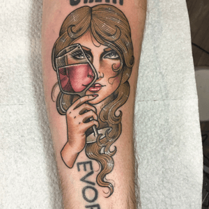 Little wine lady.  Would love to do more like this!! 